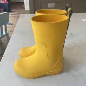 Yellow Totes rain boots